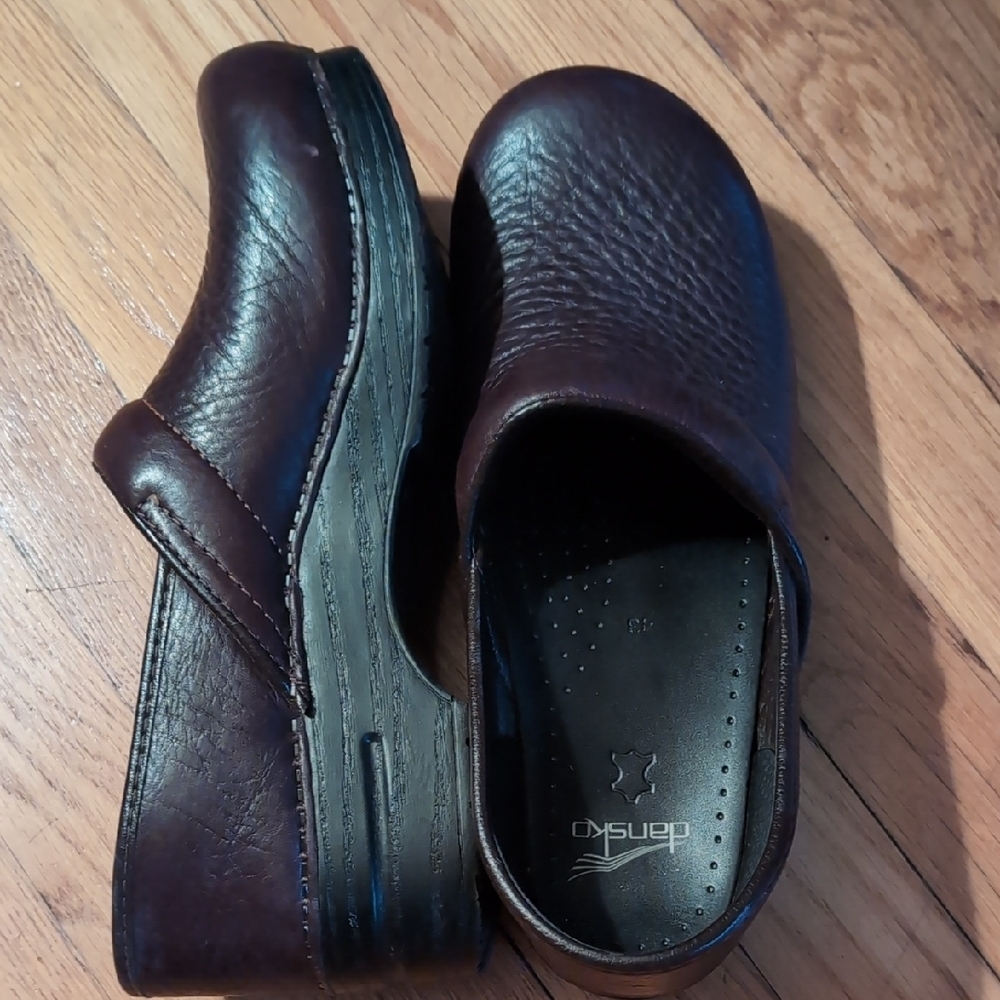 Dansko Men's Dark Brown Leather Loafers - Picture 3 of 9